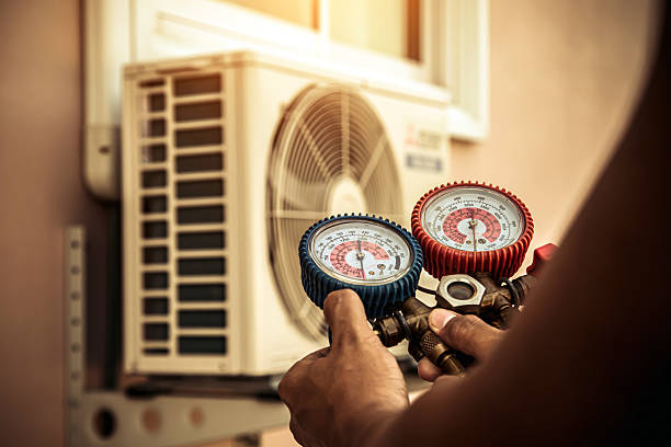 Professional Hvac technician working in Farmersville, CA